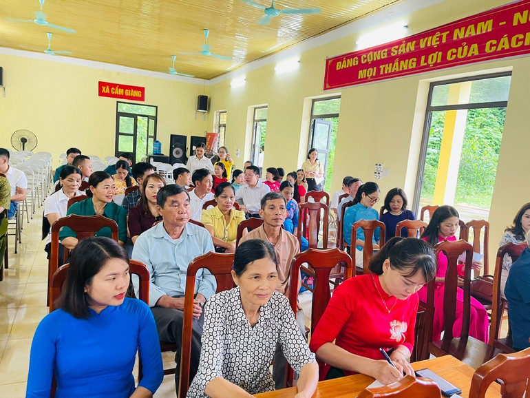 Đại biểu dự tại điểm cầu xã Cẩm Giàng (mới), vốn thuộc huyện Bạch Thông, tỉnh Bắc Kạn. cg2.jpg