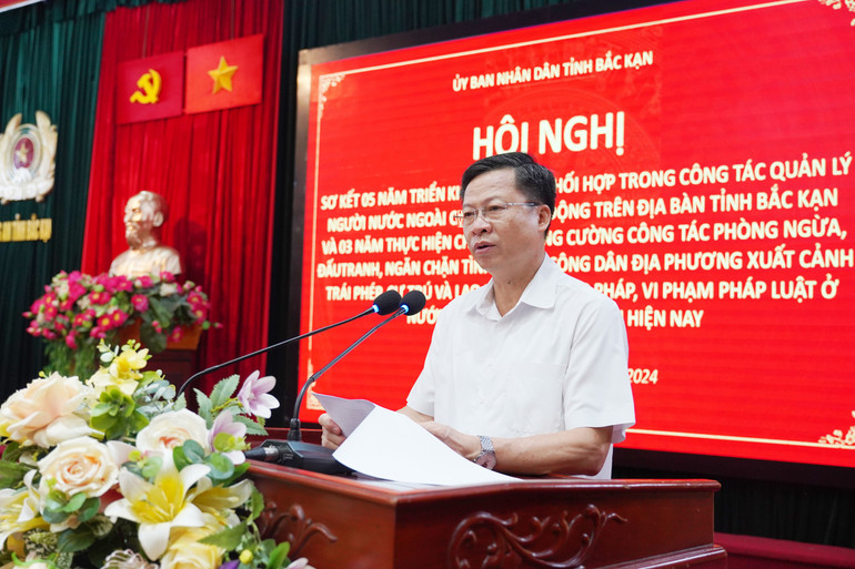 Ông Phạm Duy Hưng, Ủy viên Ban Thường vụ Tỉnh ủy, Phó Chủ tịch UBND tỉnh phát biểu tại Hội nghị. DSC09097.JPG