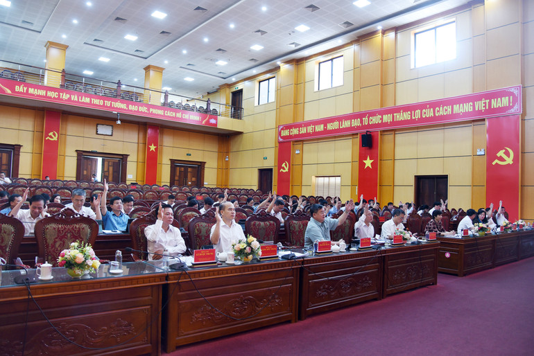 គណៈប្រតិភូបានបោះឆ្នោតអនុម័តសេចក្តីសម្រេចចិត្តនៃសន្និបាតលើកទី២០ នៃគណៈកម្មាធិការបក្សខេត្តបាកាន អាណត្តិទី XII។ dsc-0233.jpg