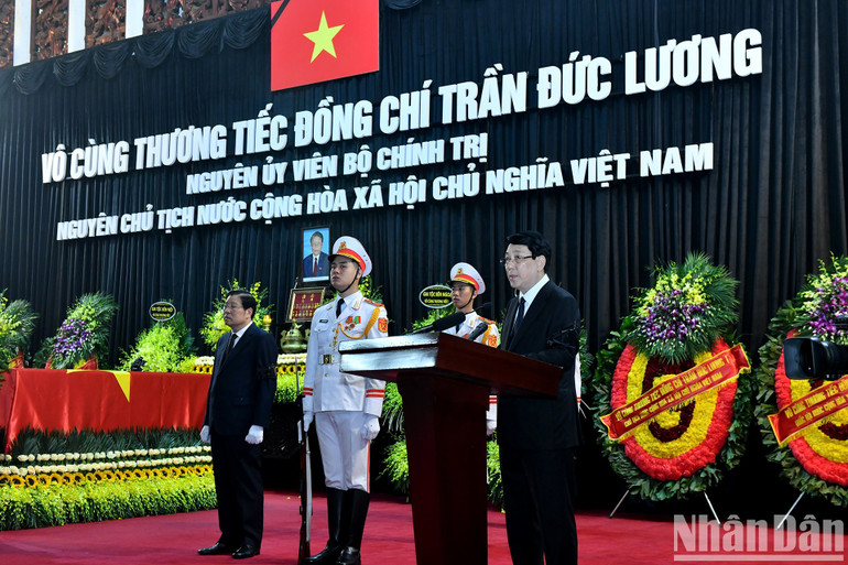 Chủ tịch nước Lương Cường đọc Lời điếu tại Lễ truy điệu nguyên Chủ tịch nước Trần Đức Lương. (Ảnh: ĐĂNG KHOA) Chủ tịch nước Lương Cường đọc Lời điếu tại Lễ truy điệu nguyên Chủ tịch nước Trần Đức Lương. (Ảnh: ĐĂNG KHOA)
