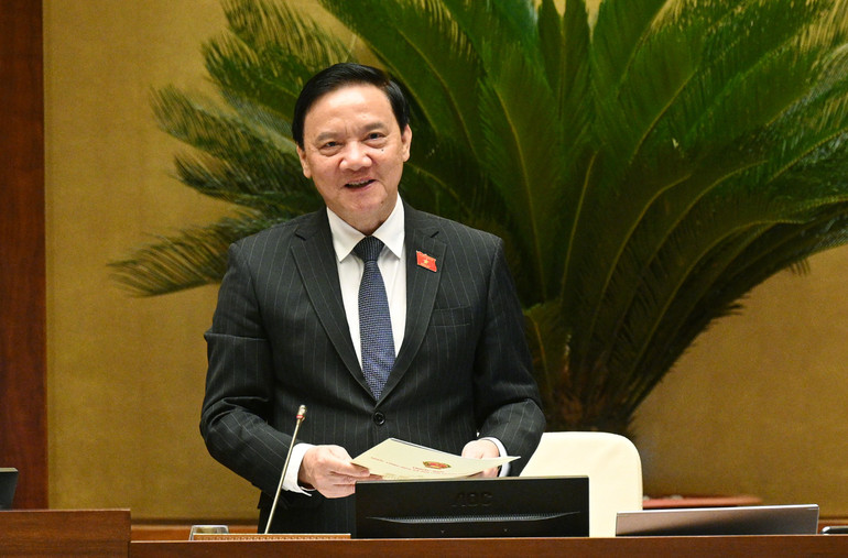 Le vice-président de l'Assemblée nationale, Nguyen Khac Dinh, a conclu la séance de discussion sur le projet de loi modifiant et complétant un certain nombre d'articles de la loi sur l'organisation du Parquet populaire. 19-pct-qh-nguyen-khac-dinh-c-195.jpg