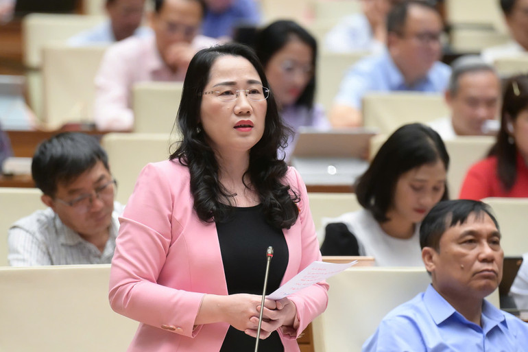 Đại biểu Nguyễn Thị Thủy, Phó Chủ nhiệm Ủy ban Tư pháp của Quốc hội phát biểu thảo luận. 236.jpg