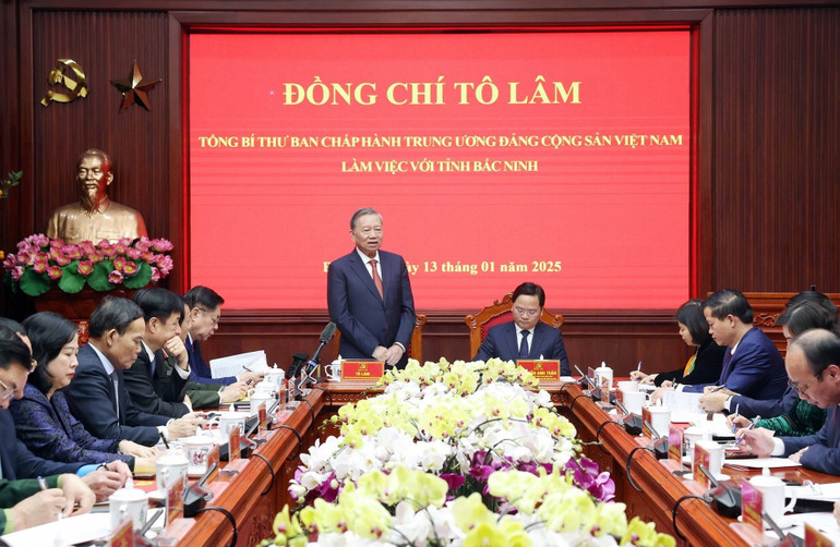 Chiều 13/1/2025, Tổng Bí thư Tô Lâm làm việc với Ban Chấp hành Đảng bộ tỉnh Bắc Ninh về đánh giá tình hình thực hiện Nghị quyết Đại hội Đảng bộ tỉnh khóa XX; kết quả thực hiện Nghị quyết 18 về việc sắp xếp, tinh giản tổ chức bộ máy tinh gọn đảm bảo hiệu năng, hiệu lực, hiệu quả và hoàn thiện các tiêu chí của đô thị loại I, trở thành thành phố trực thuộc Trung ương. (Ảnh: Thống Nhất/TTXVN) Chiều 13/1/2025, Tổng Bí thư Tô Lâm làm việc với Ban Chấp hành Đảng bộ tỉnh Bắc Ninh về đánh giá tình hình thực hiện Nghị quyết Đại hội Đảng bộ tỉnh khóa XX; kết quả thực hiện Nghị quyết 18 về việc sắp xếp, tinh giản tổ chức bộ máy tinh gọn đảm bảo hiệu năng, hiệu lực, hiệu quả và hoàn thiện các tiêu chí của đô thị loại I, trở thành thành phố trực thuộc Trung ương. (Ảnh: Thống Nhất/TTXVN)