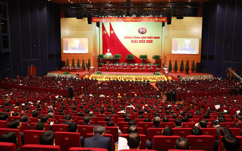 Đại hội đại biểu toàn quốc lần thứ XIII Đảng Cộng sản Việt Nam nghe đồng chí Nguyễn Phú Trọng, Tổng Bí thư Ban Chấp hành Trung ương Đảng, Chủ tịch nước Cộng hòa Xã hội Chủ nghĩa Việt Nam đọc Báo cáo chính trị của Ban Chấp hành Trung ương Đảng khóa XII về các văn kiện trình Đại hội XIII của Đảng. (Nguồn: TTXVN) Đại hội đại biểu toàn quốc lần thứ XIII Đảng Cộng sản Việt Nam nghe đồng chí Nguyễn Phú Trọng, Tổng Bí thư Ban Chấp hành Trung ương Đảng, Chủ tịch nước Cộng hòa Xã hội Chủ nghĩa Việt Nam đọc Báo cáo chính trị của Ban Chấp hành Trung ương Đảng khóa XII về các văn kiện trình Đại hội XIII của Đảng. (Nguồn: TTXVN)