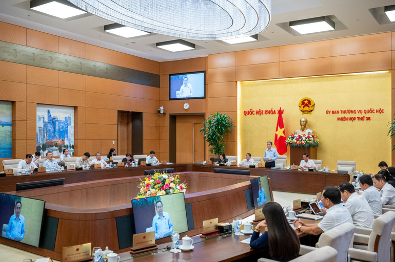 Phiên họp thứ 36, Ủy ban Thường vụ Quốc hội. Anh Phihen hop 36 UBTVQH.jpg
