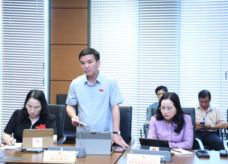 Đồng chí Hà Sỹ Huân, Tỉnh ủy viên, Phó trưởng Đoàn chuyên trách Đoàn ĐBQH tỉnh Bắc Kạn thảo luận về dự thảo Luật Khoa học, công nghệ và đổi mới sáng tạo. img-7525.jpg