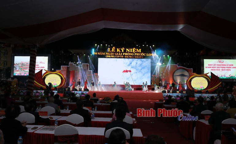 Buổi lễ được mở đầu với chương trình nghệ thuật có chủ đề: “Phước Long - Bản hùng ca chiến thắng” Buổi lễ được mở đầu với chương trình nghệ thuật có chủ đề: “Phước Long - Bản hùng ca chiến thắng”
