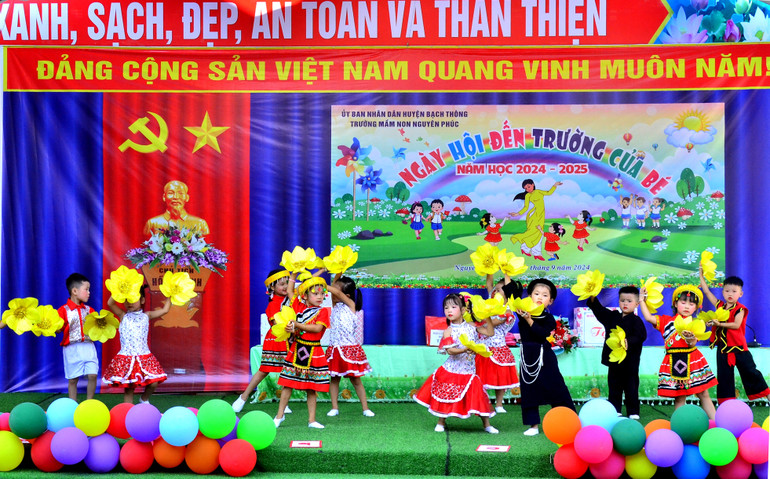 Tiết mục văn nghệ của các học sinh. khai-2-4206.jpg