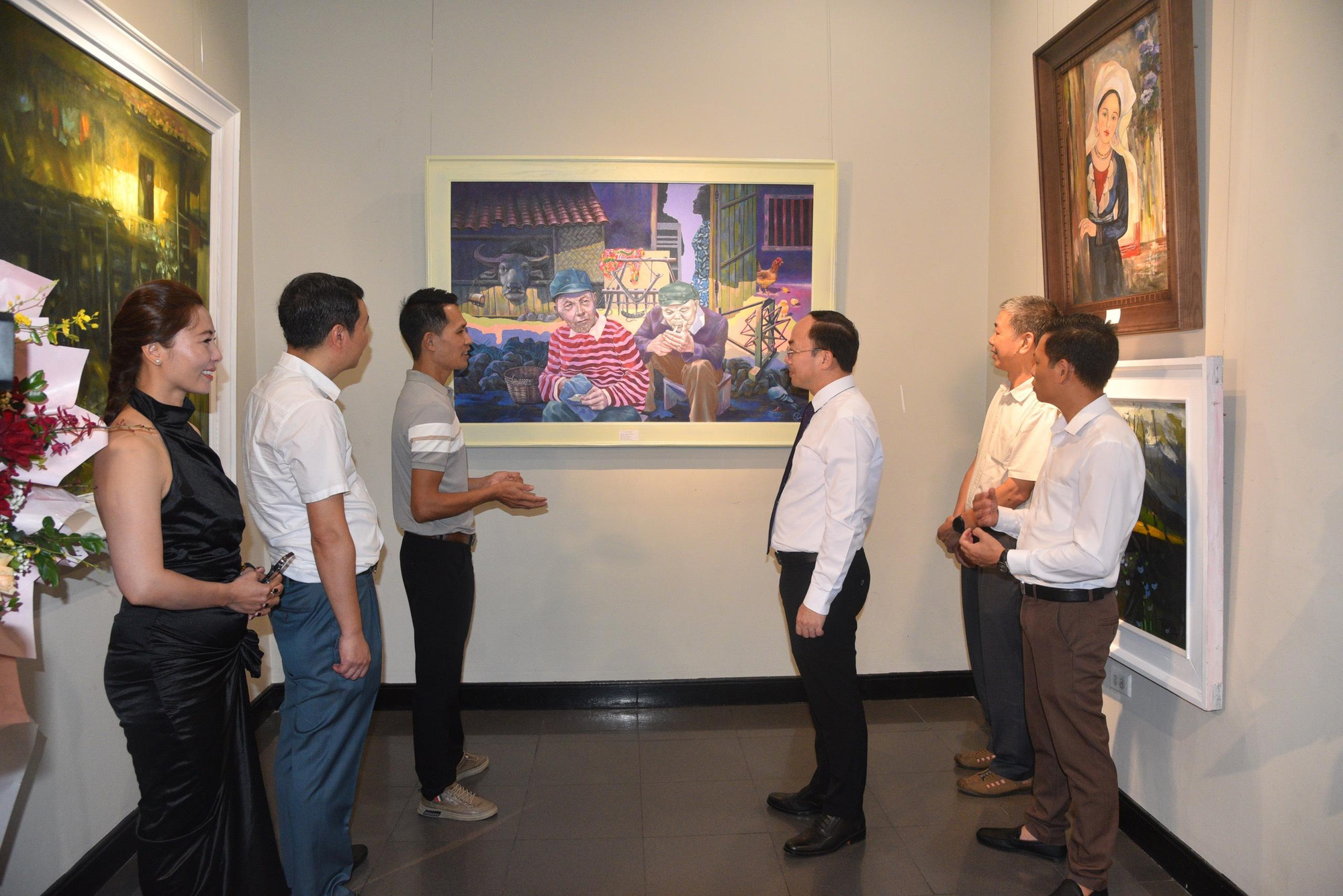 Lãnh đạo tỉnh Bắc Kạn tham quan triển lãm. z5691429478377_3d540457897b704da97fc9067f6c8e77.jpg