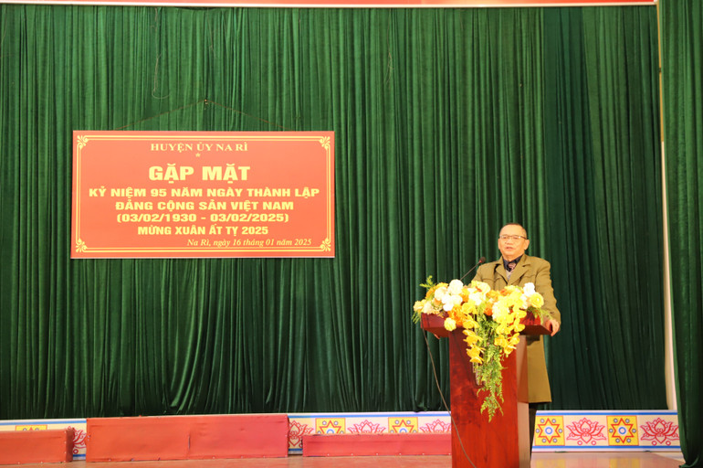 Đại biểu đóng góp ý kiến, đề xuất giải pháp để giúp huyện Na Rì ngày một phát triển. img-6531.jpg