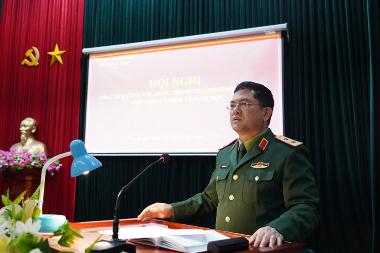 Trung tướng Nguyễn Hồng Thái, Ủy viên BCH Trung ương Đảng, Tư lệnh Quân khu 1 phát biểu tại hội nghị. dsc04713.jpg