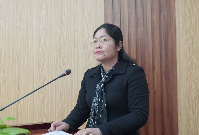 Đồng chí Hoàng Thu Trang, Ủy viên Ban Thường vụ Tỉnh ủy, Phó Chủ tịch UBND tỉnh Bắc Kạn tham luận tại hội nghị. dsc06659.jpg