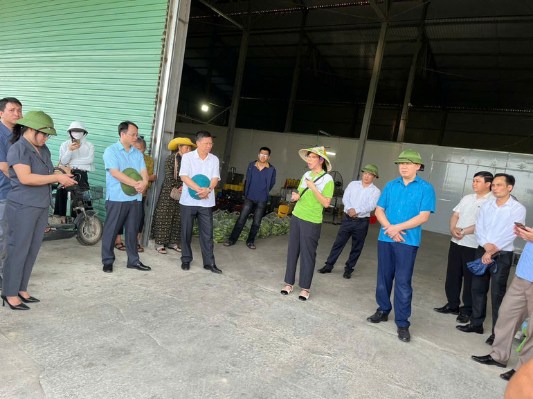Đoàn đại biểu người có uy tín, trưởng thôn, điển hình tiên tiến tiêu biểu tỉnh Bắc Kạn tham quan, học tập kinh nghiệm tại tỉnh bạn. z6584439304575-23f034e162d9ee7a15a06de407d457d6.jpg