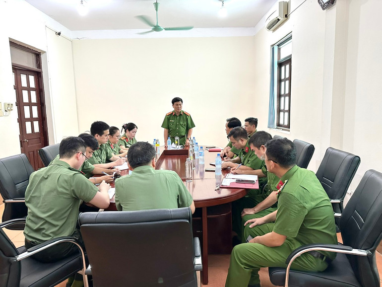 Đoàn công tác kiểm tra tại Phòng Cảnh sát PCCC và CNCH. z5805060547095_b2542f278830f327ba8ebd766f30526d.jpg