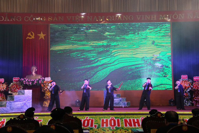 Tiết mục Tốp ca nam: "CHỢ TÌNH" eda232f4-d9b1-44cd-b931-ffdd77344da1-5829.jpeg