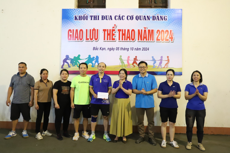 Giải Nhì thuộc về đội Văn phòng Tỉnh ủy. img-5375-1762.jpg