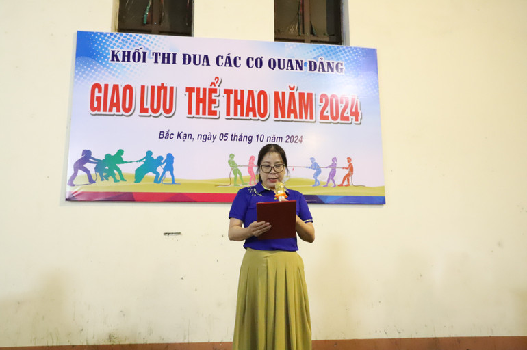 Đại diện Ban Tổ chức phát biểu khai mạc. img-5110-747.jpg