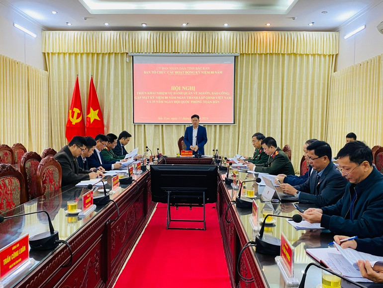 Đồng chí Đinh Quang Tuyên, Ủy viên Ban Thường vụ Tỉnh ủy, Phó Chủ tịch Thường trực UBND tỉnh đề nghị các thành viên Ban Chỉ đạo phối hợp chặt chẽ, nhịp nhàng trong thực hiện nhiệm vụ được giao. z6120505801602-f0a51abb77b9989106c398931ebcb518.jpg