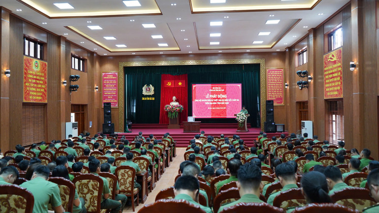 Quang cảnh Lễ phát động ủng hộ Nhân dân bị thiệt hại do bão số 3, do Công an tỉnh Bắc Kạn tổ chức. Quang cảnh Lễ phát động ủng hộ Nhân dân bị thiệt hại do bão số 3, do Công an tỉnh Bắc Kạn tổ chức.