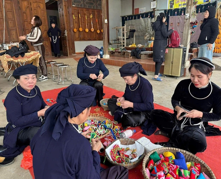 Nhiều nét văn hóa truyền thống được người dân Phiêng Cà - Cọn Poỏng giữ gìn và phát huy làm sản phẩm du lịch cộng đồng. picture3.jpg