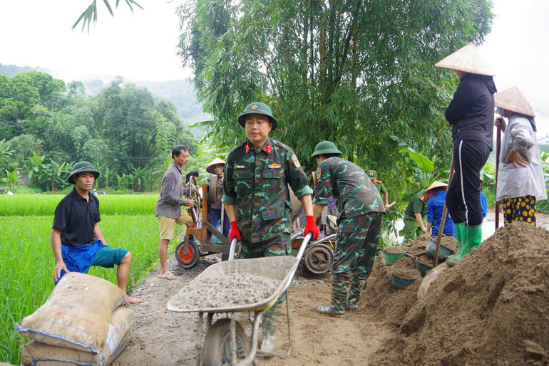 LLVT tỉnh phối hợp làm đường nội đồng tại xã Giáo Hiệu (Pác Nặm). 456710824_906182481355477_5232782334819667965_n.jpg