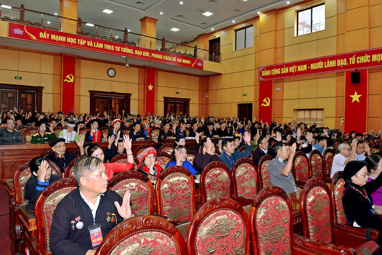 Đại hội biểu quyết thông qua Quyết tâm thư. dh10-cf394e7b89d6-1176-3444.jpg