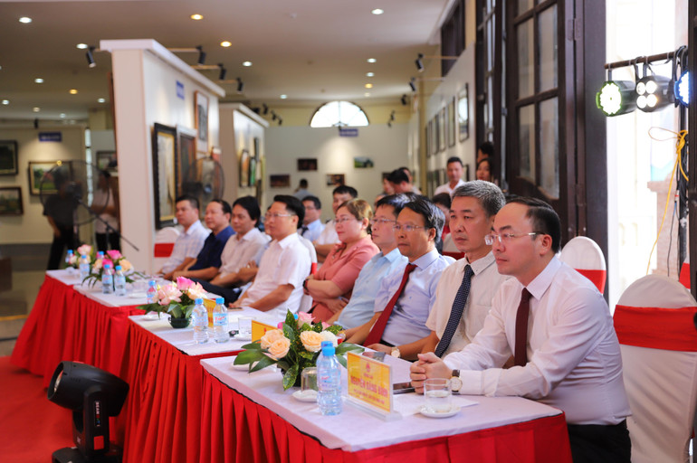 Các đại biểu dự Lễ khai mạc. IMG_8786.JPG