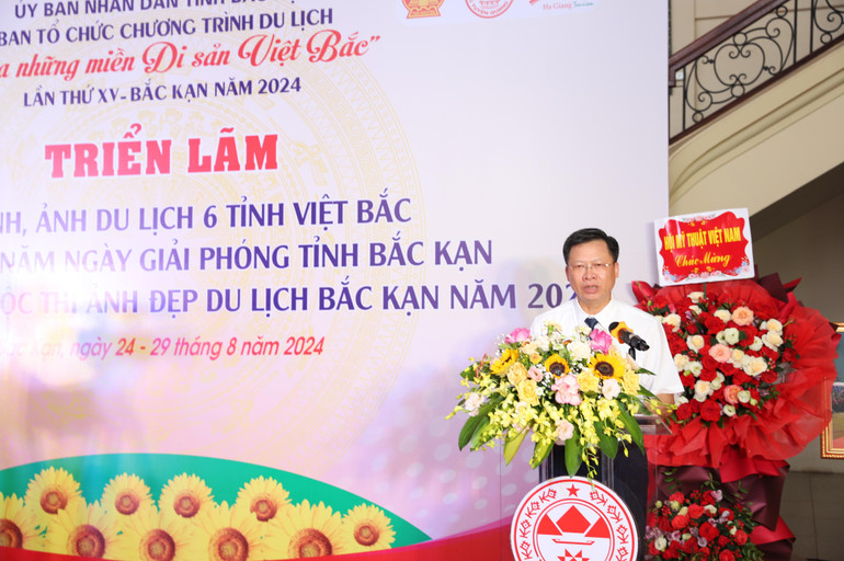 Ông Phạm Duy Hưng, Ủy viên Ban Thường vụ Tỉnh ủy, Phó Chủ tịch UBND tỉnh phát biểu tại Lễ khai mạc. IMG_8805.JPG
