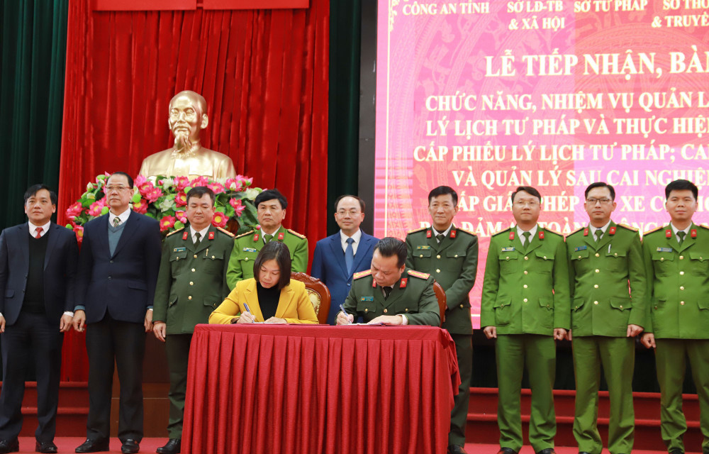 Công an tỉnh Bắc Kạn tổ chức Lễ tiếp nhận 04 nhiệm vụ quản lý nhà nước từ  các sở | Báo Bắc Kạn điện tử