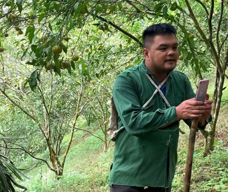 Những video triệu view được thực hiện từ chiếc “giá để điện thoại” đặc biệt