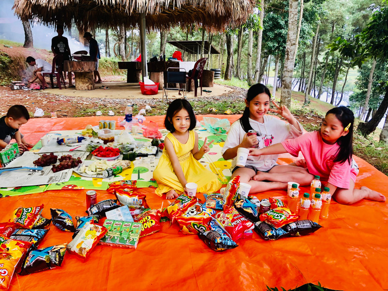 Trẻ em được trải nghiệm vui chơi trong không gian trong lành.