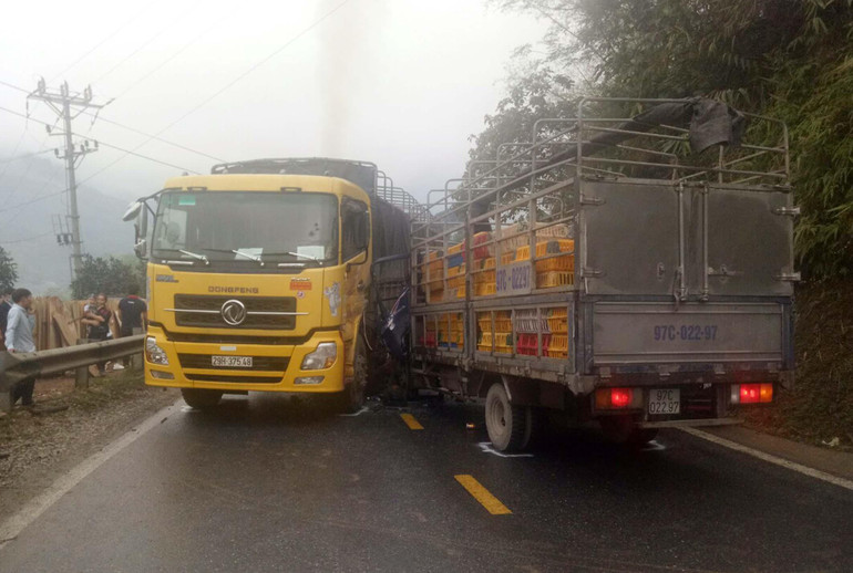 <span style="font-size:14pt"><span style="line-height:normal"><span style="font-family:"Times New Roman",serif">Một vụ TNGT xảy ra trên quốc lộ 3, đoạn qua địa bàn huyện Chợ Mới.</span></span></span>