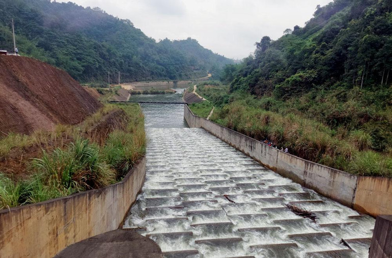 Kênh dẫn nước cũng là điểm chụp ảnh đep của hồ