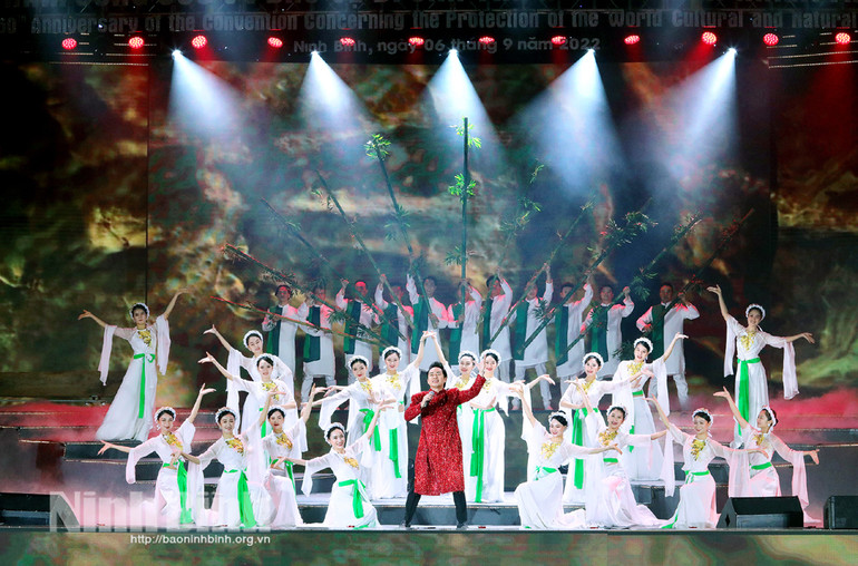 Chương trình văn nghệ tại Lễ kỷ niệm.