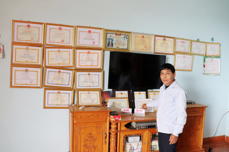 Ông Đinh Duy Lý nhận được nhiều Bằng khen của các cấp, ngành.