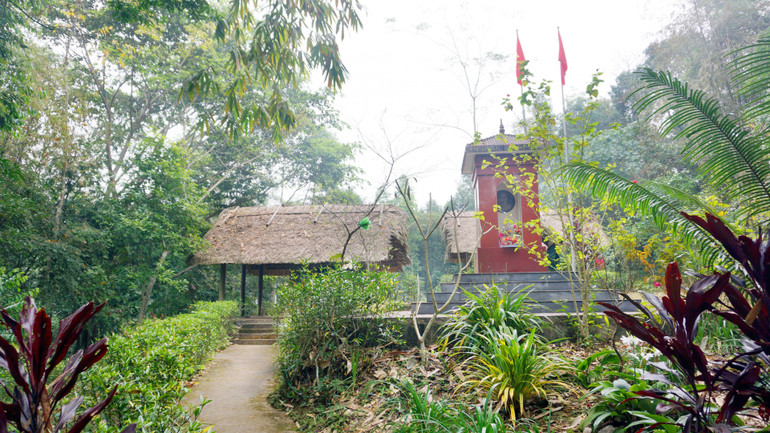 Một góc điểm di tích Nà Pậu - nơi Bác Hồ ở và làm việc từ cuối năm 1950 đến tháng 02/1951, tại xã Lương Bằng, thuộc ATK Chợ Đồn.