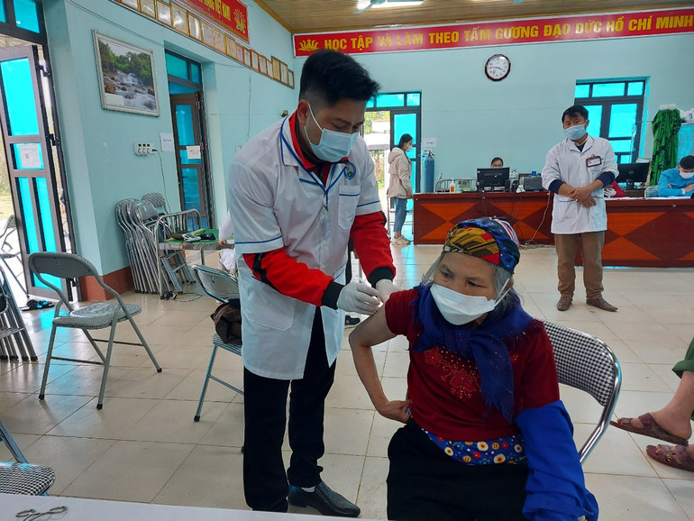 Chiến dịch tiêm vắc xin phòng Covid-19 được Trung tâm Y tế huyện Na Rì triển khai kịp thời, đúng quy định.