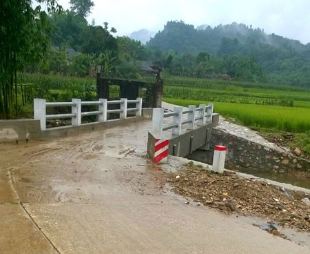 công trình xây dựng cầu bê tông Nặm Bó, thôn Che Ngù, xã Yên Thượng từ nguồn vốn Chương trình 135 năm 2016, vừa được nghiệm thu, đưa vào sử dụng