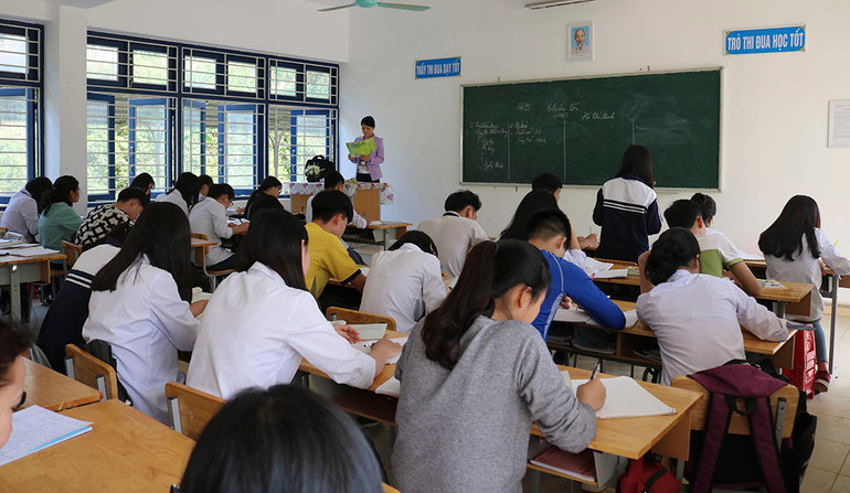 Trong học kỳ I năm học 2017-2018 trường THPT Chợ Đồn có 26 em học sinh bỏ học (Ảnh: Một giờ học của các em học sinh trường THPT Chợ Đồn)