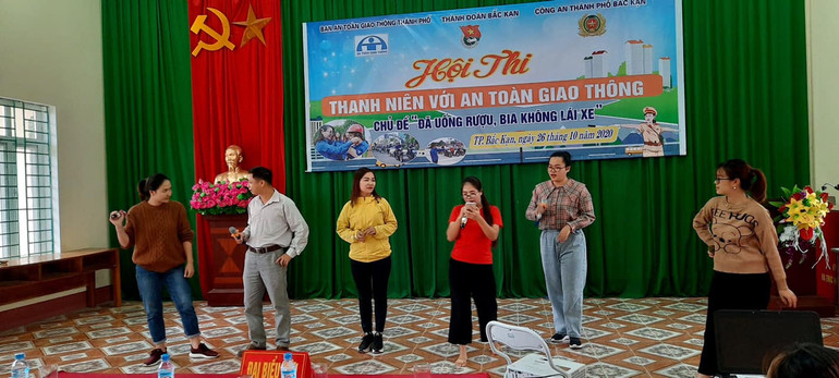 Ghi nhận từ Hội thi "Thanh niên thành phố Bắc Kạn với an toàn giao thông" ảnh 1 Được tổ chức theo hình thức sân khấu hóa, Hội thi