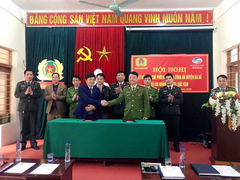 Ba Bể: Triển khai đường dây nóng bảo đảm an ninh trật tự ảnh 1 Công an huyện Ba Bể ký