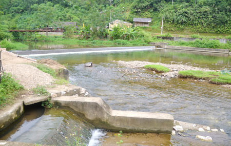 Một công trình thủy lợi thu nước trên sông Cầu đoạn qua xã Rã Bản (Chợ Đồn). Một công trình thủy lợi thu nước trên sông Cầu đoạn qua xã Rã Bản (Chợ Đồn).