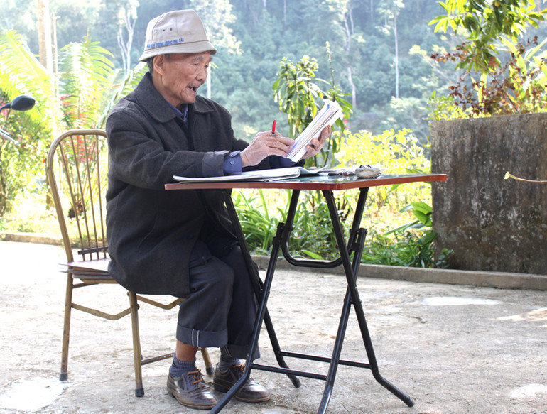 Nhà văn Nông Viết Toại