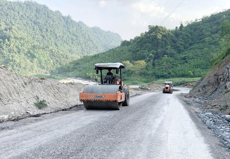 Thi công cải tạo, nâng cấp tuyến QL 3B.