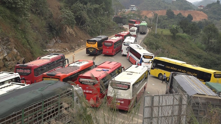 Tại nạn đã gây ách tắc giao thông nhiều giờ trên Quốc lộ 3