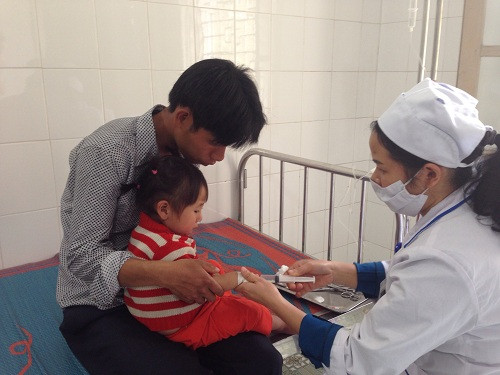 Chữa bệnh cho bệnh nhân nhi