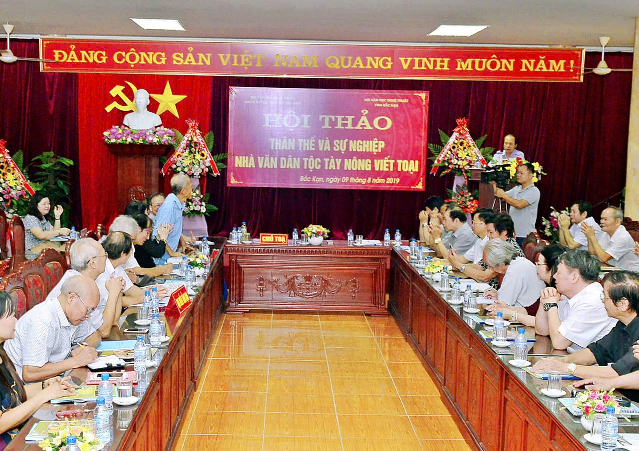 Hội thảo thân thế và sự nghiệp nhà văn dân tộc Tày Nông Viết Toại năm 2019. z6180977927671-6f685e5d114ae9165b5af10f89d471f2.jpg
