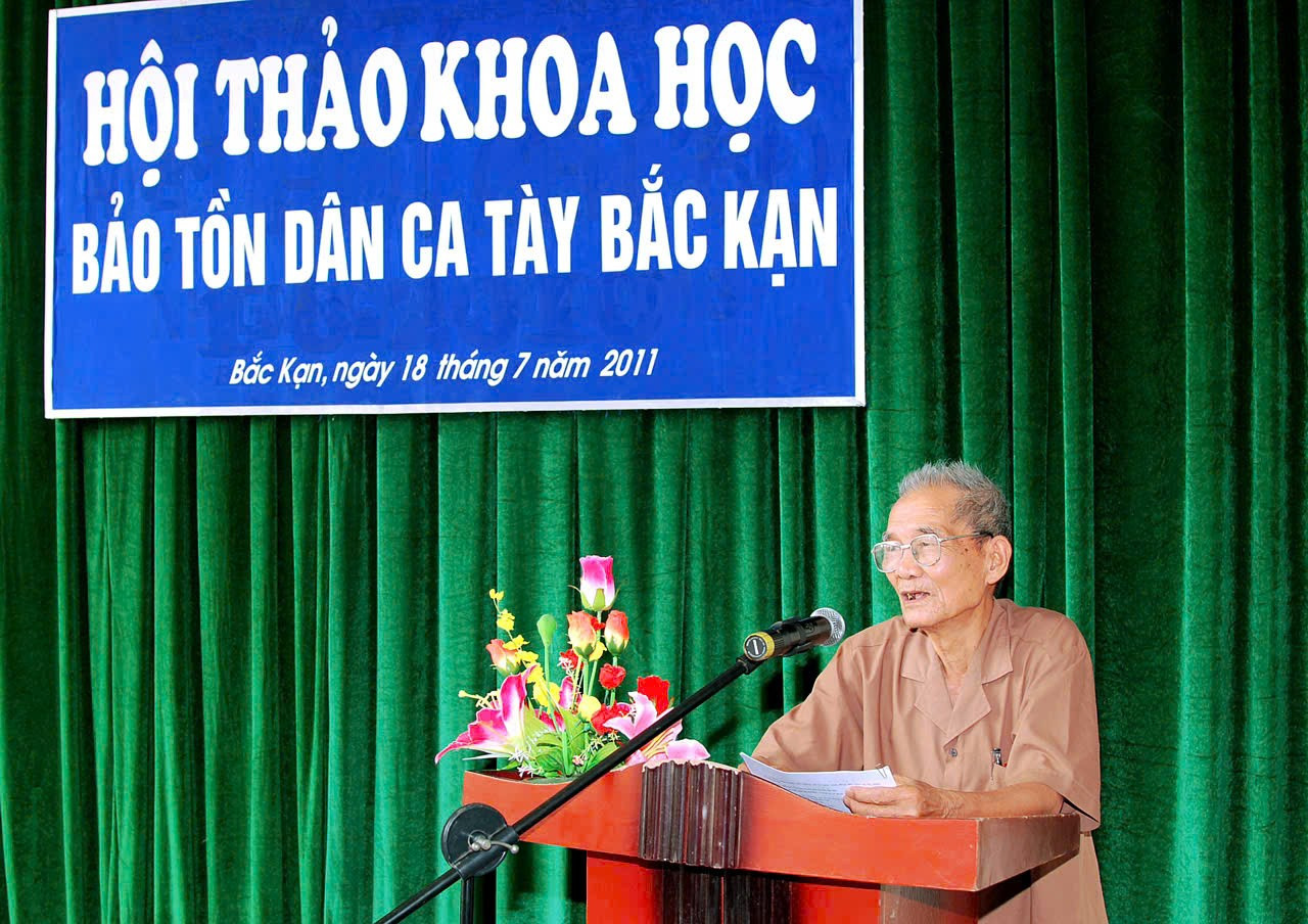 Nhà văn Nông Viết Toại tại Hội thảo khoa học Bảo tồn dân ca Tày Bắc Kạn, năm 2011. z6180977931932-3f83567349b855e11b2ed42465fe0ed5.jpg