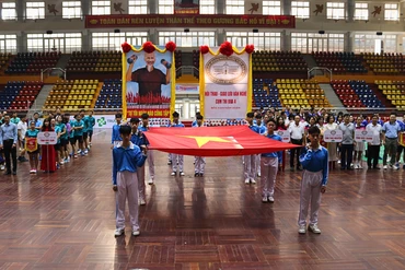 Lễ chào cờ khai mạc Hội thao Cụm thi đua số 4 công đoàn Ngân hàng Nhà nước năm 2024.