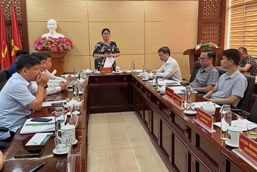 Đồng chí Hoàng Thu Trang, Phó Chủ tịch UBND tỉnh, Trưởng Ban đại diện HĐQT NHCSXH tỉnh phát biểu chỉ đạo.